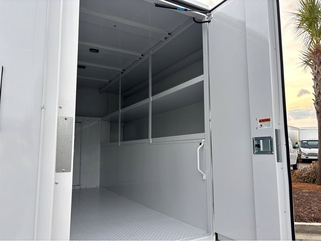 2025 Chevrolet Express Cutaway 3500 1WT