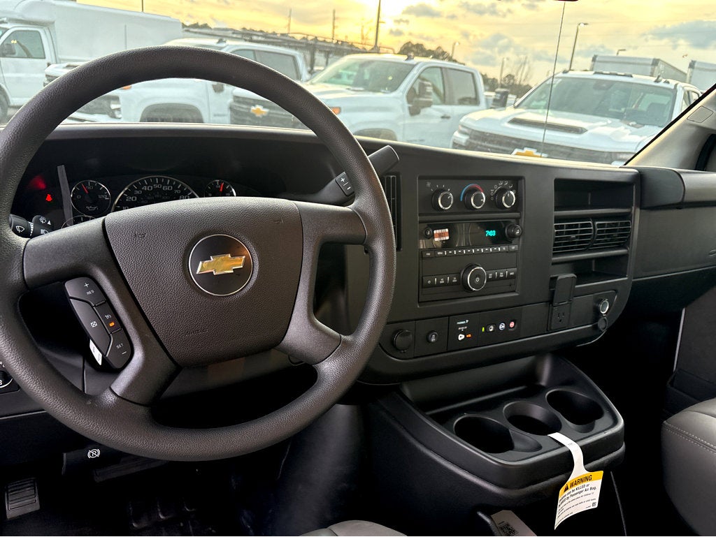 2025 Chevrolet Express Cutaway 3500 1WT