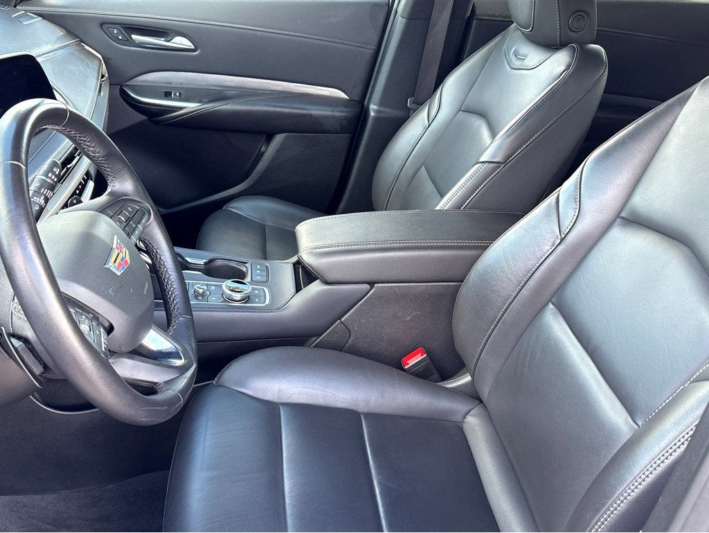 2025 Cadillac XT4 Premium Luxury
