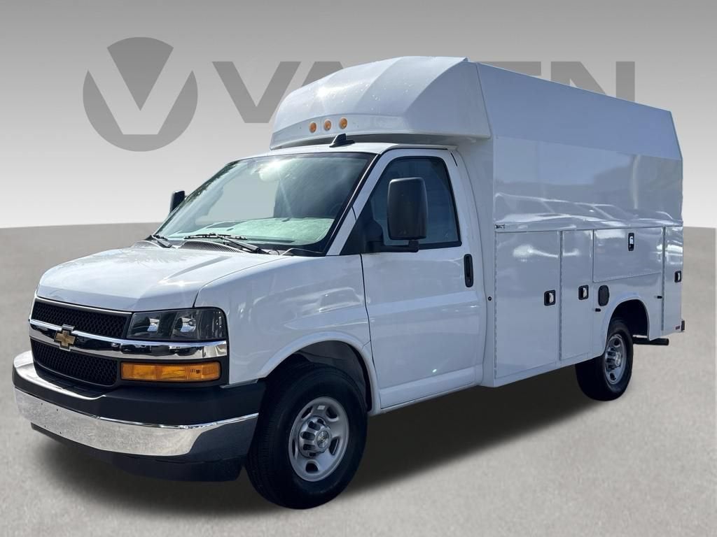 2026 Chevrolet Express Cutaway 3500 1WT