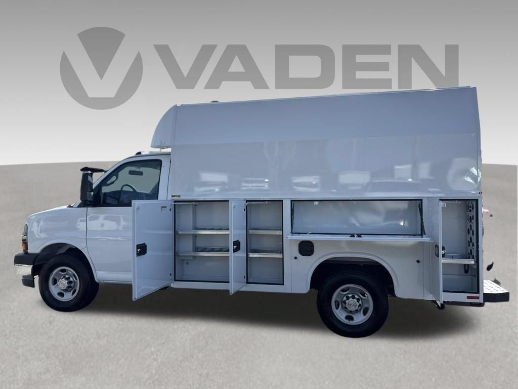 2026 Chevrolet Express Cutaway 3500 1WT