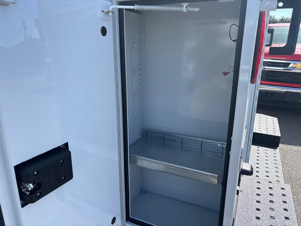 2026 Chevrolet Express Cutaway 3500 1WT