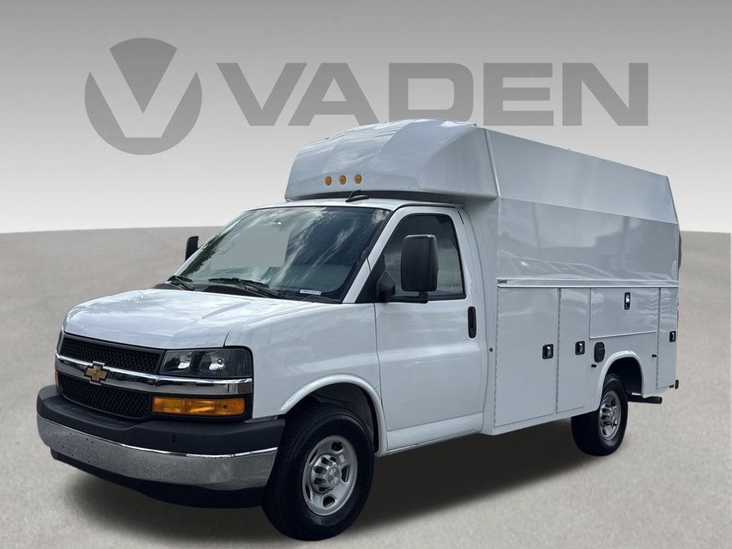 2026 Chevrolet Express Cutaway 3500 1WT