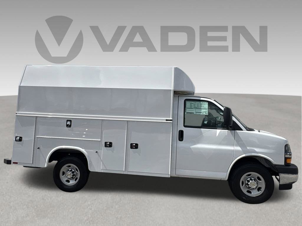 2026 Chevrolet Express Cutaway 3500 1WT