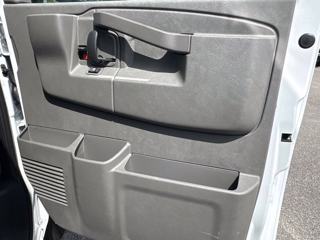 2026 Chevrolet Express Cutaway 3500 1WT
