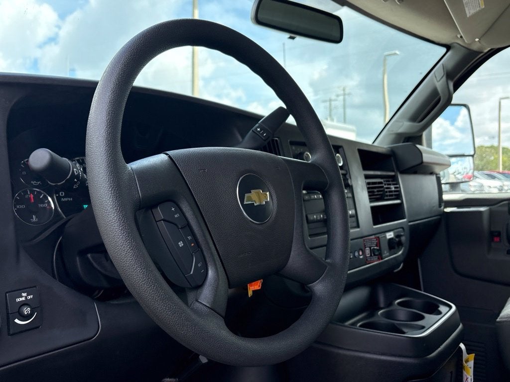 2026 Chevrolet Express Cutaway 3500 1WT