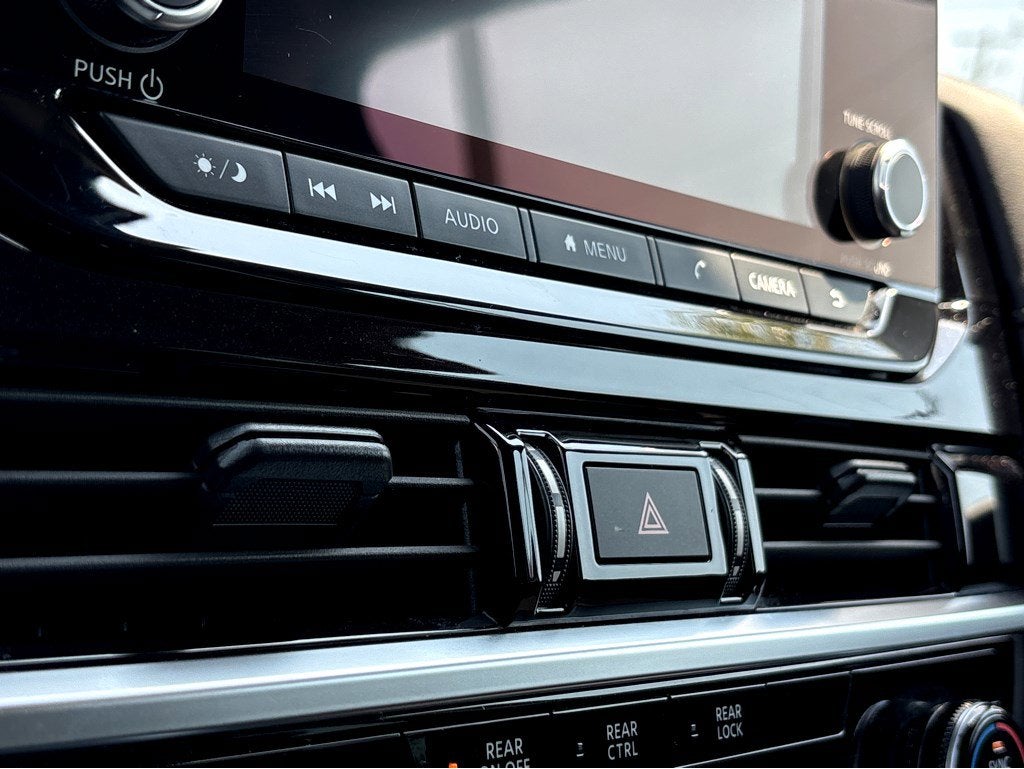 2024 Nissan Pathfinder SV