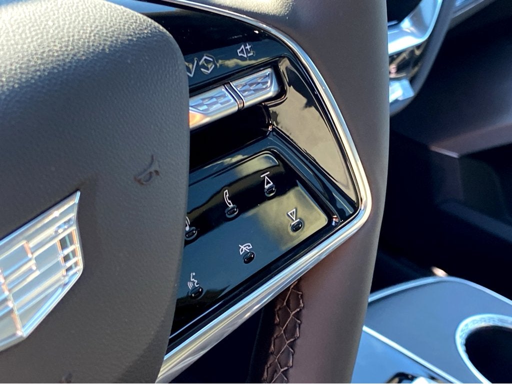 2024 Cadillac LYRIQ Luxury 2