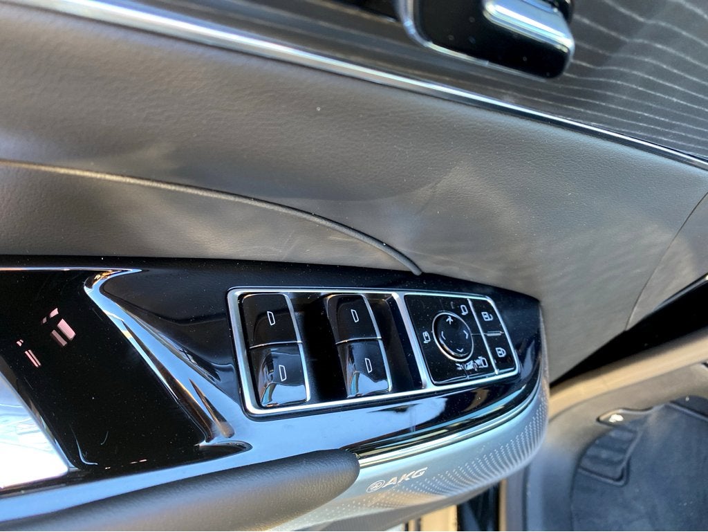 2024 Cadillac LYRIQ Luxury 2