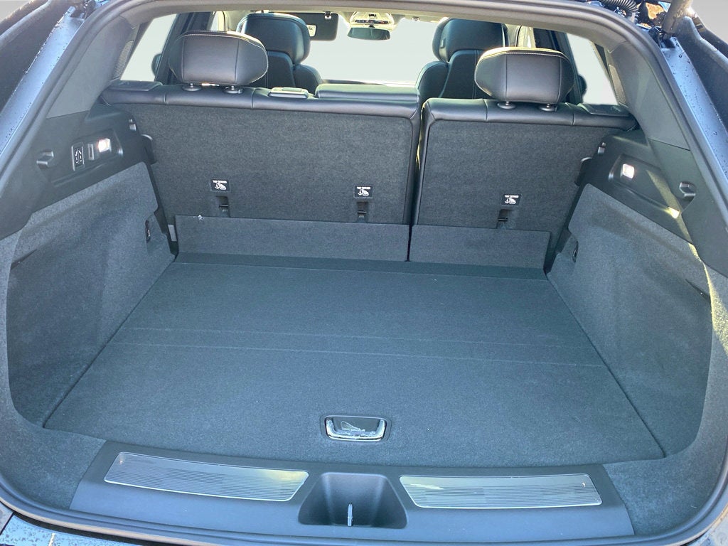 2024 Cadillac LYRIQ Luxury 2