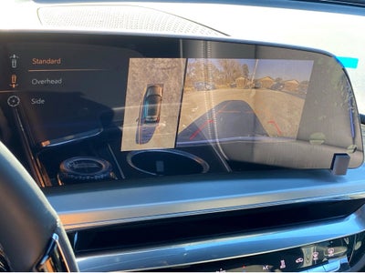 2024 Cadillac LYRIQ Luxury 2