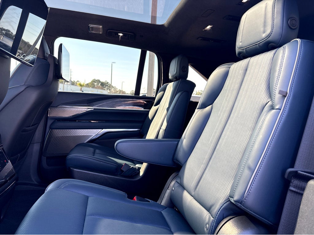 2025 Cadillac ESCALADE IQ Luxury 2