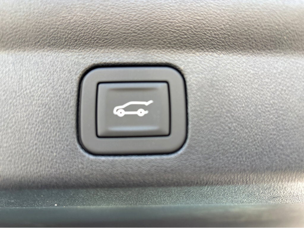 2025 Cadillac ESCALADE IQ Luxury 2