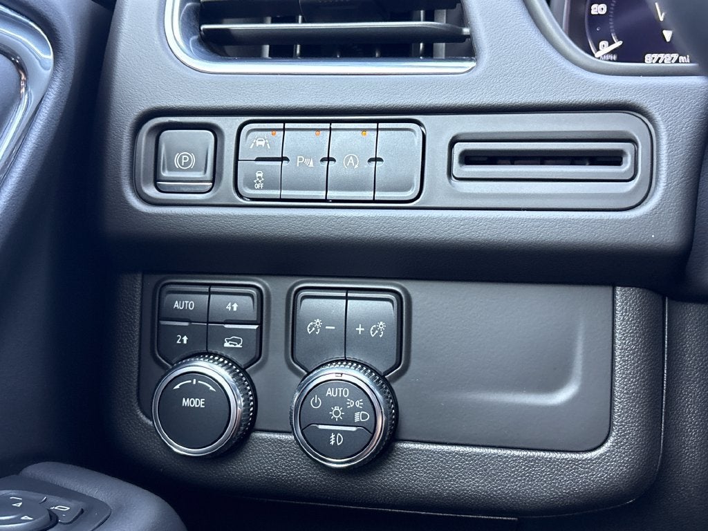 2023 GMC Yukon Base