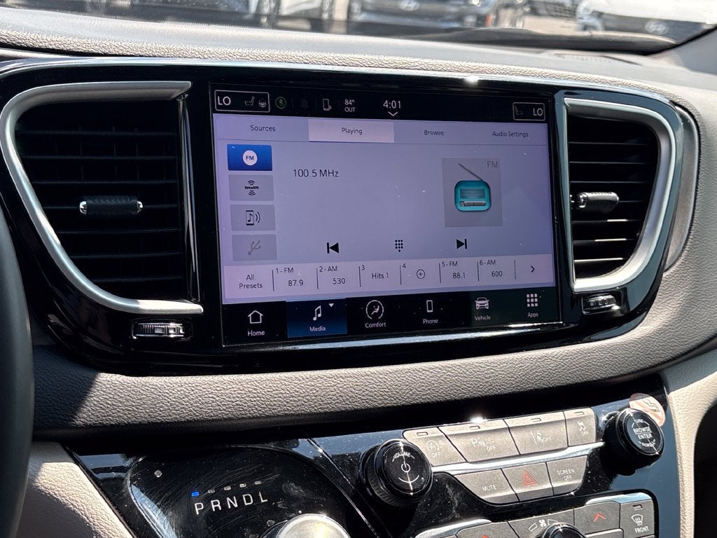 2024 Chrysler Pacifica Base
