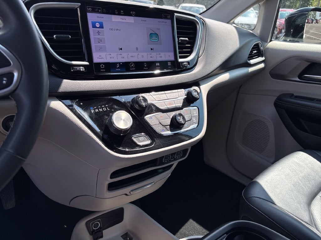 2024 Chrysler Pacifica Base