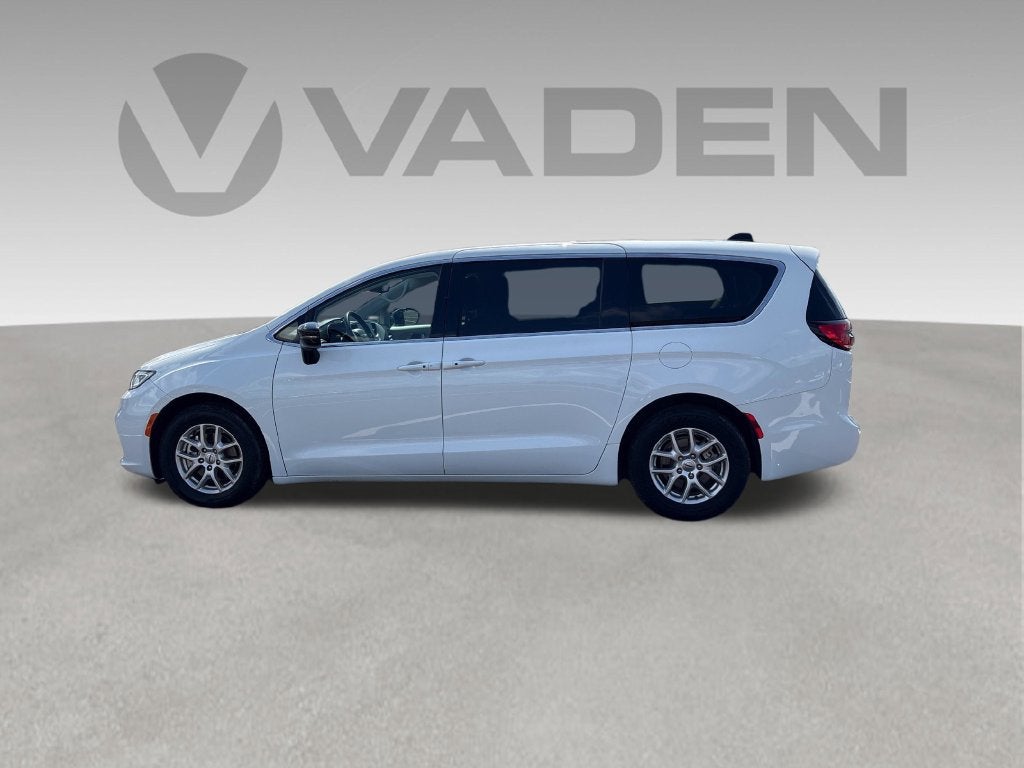2024 Chrysler Pacifica Base