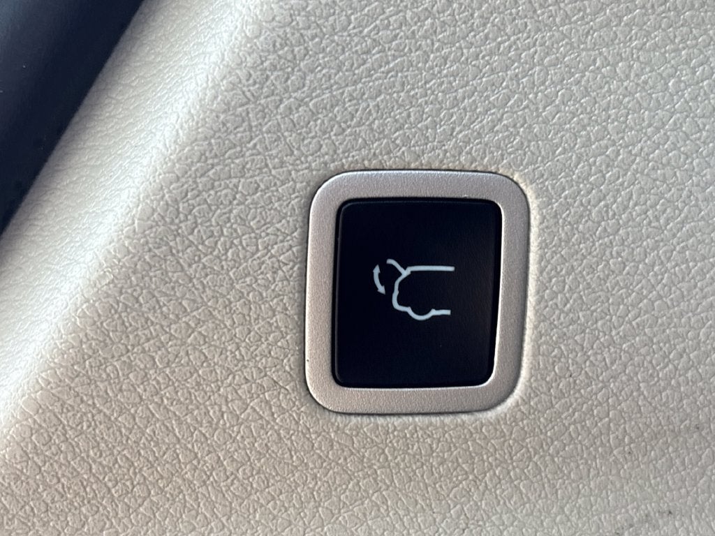 2023 Chrysler Pacifica Base