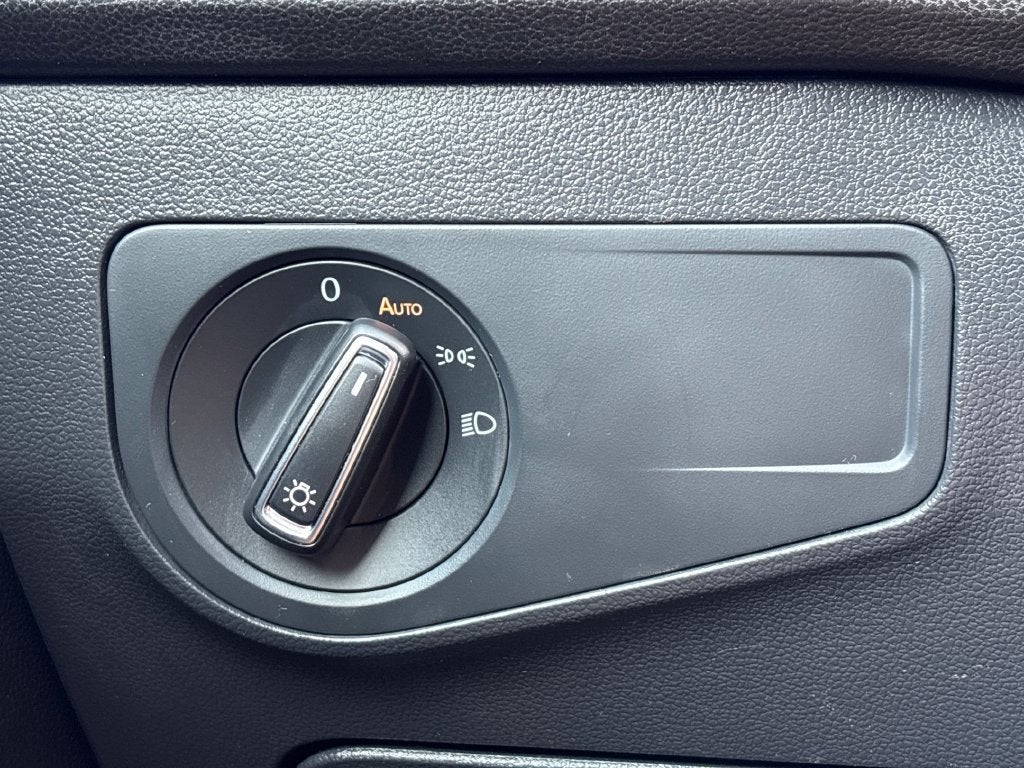 2023 Volkswagen Tiguan Base