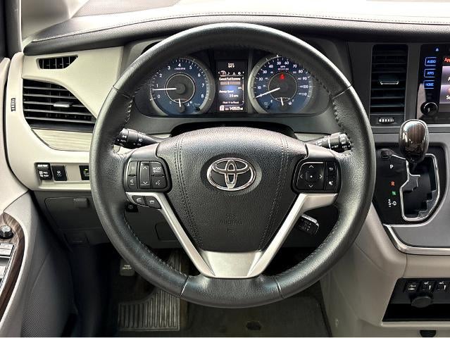 2016 Toyota Sienna XLE