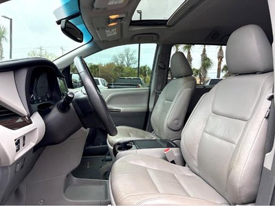 2016 Toyota Sienna XLE