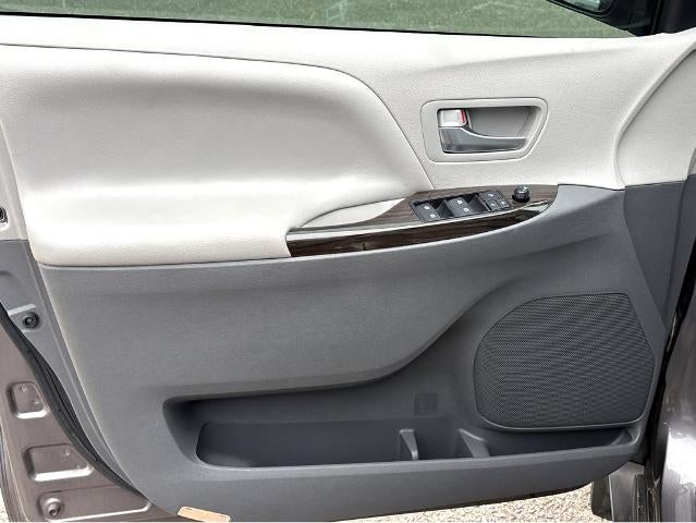 2016 Toyota Sienna XLE