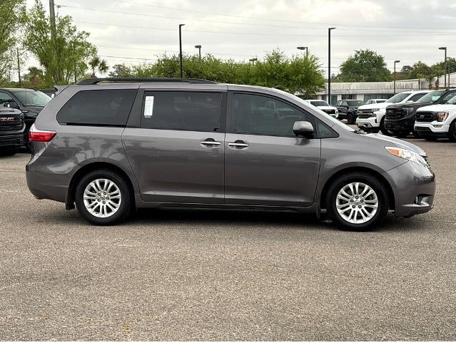 2016 Toyota Sienna XLE