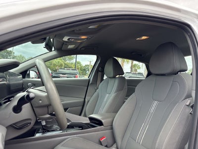 2024 Hyundai Elantra Base