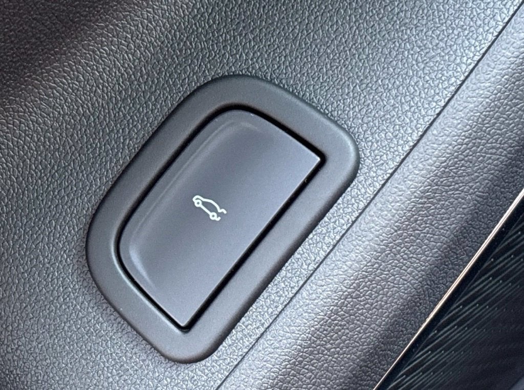 2027 Chevrolet Traverse Base