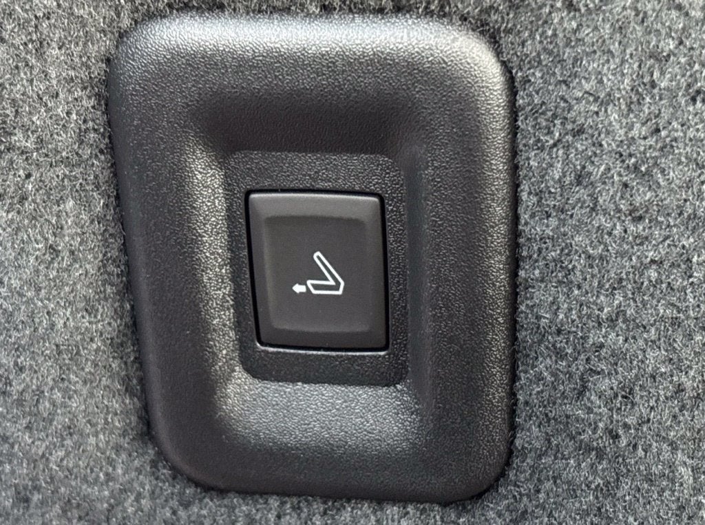 2027 Chevrolet Traverse Base