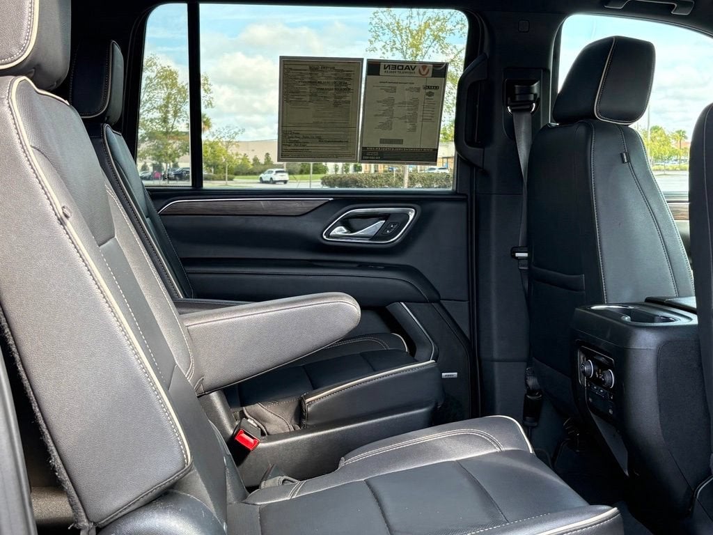 2023 Chevrolet Suburban Base