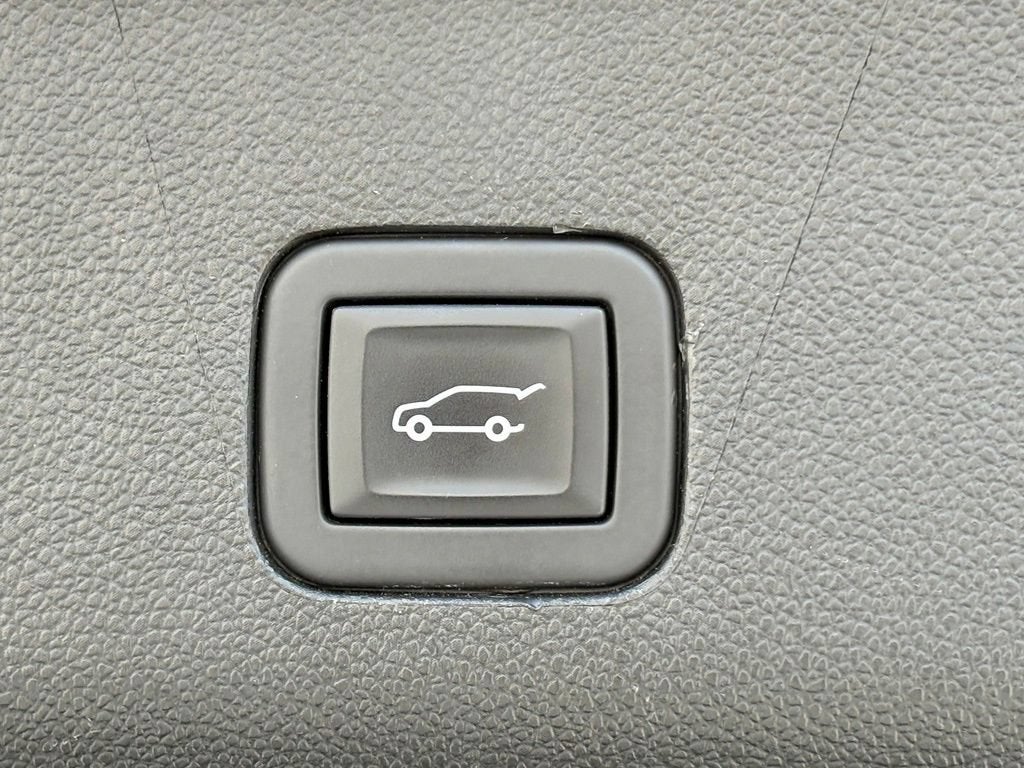 2023 Chevrolet Suburban Base