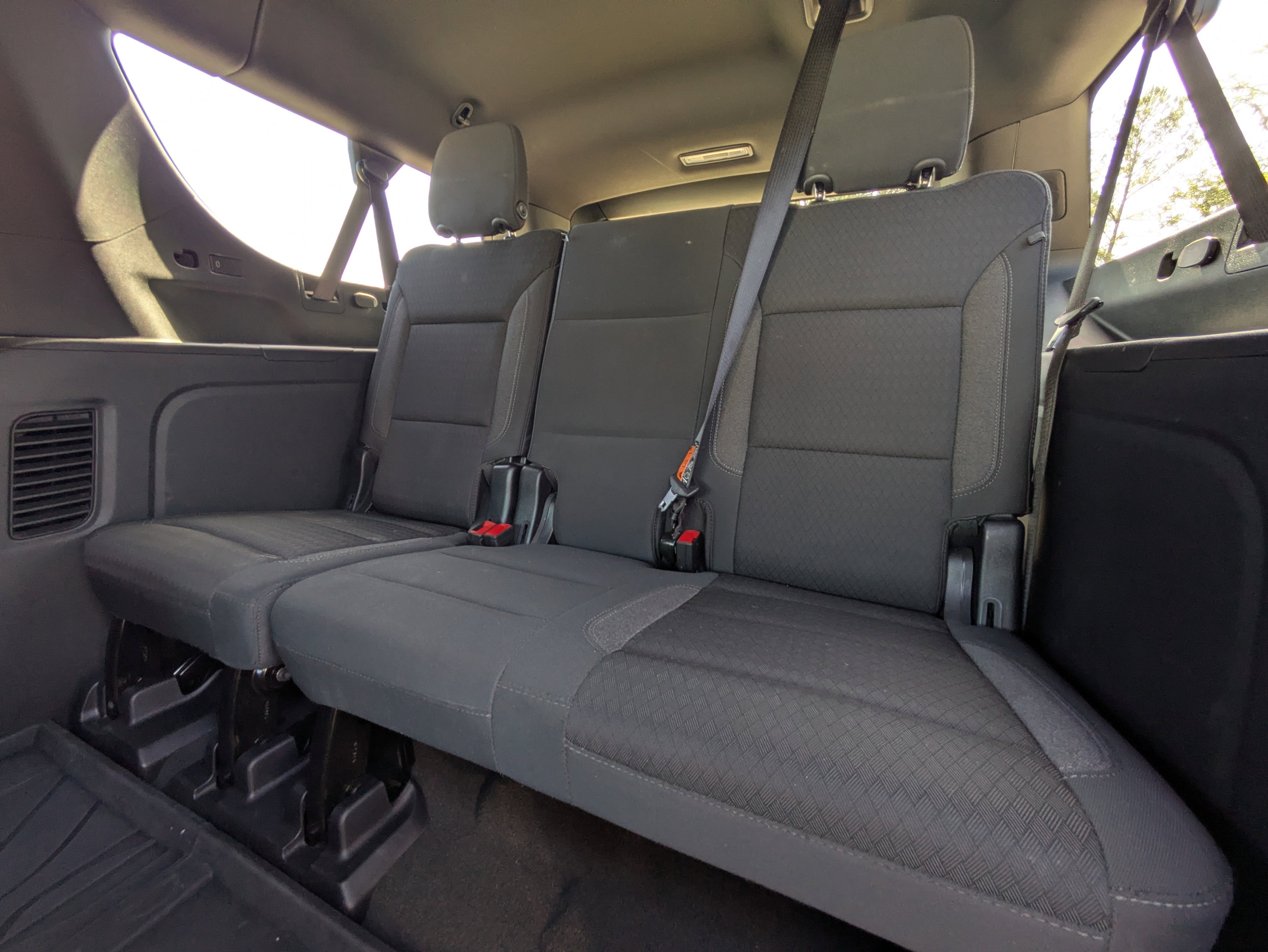 2025 Chevrolet Suburban LS