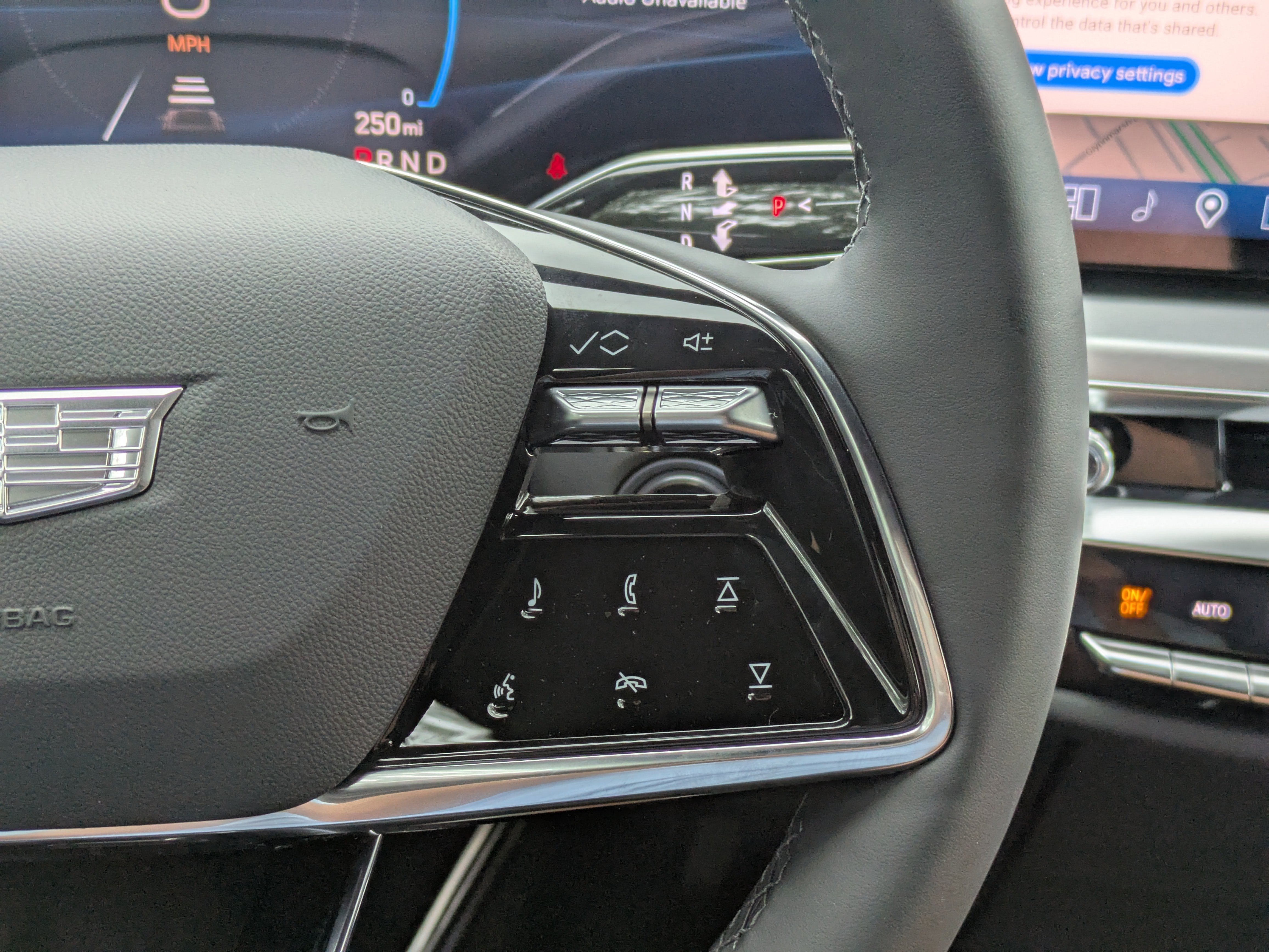 2025 Cadillac LYRIQ Luxury 1