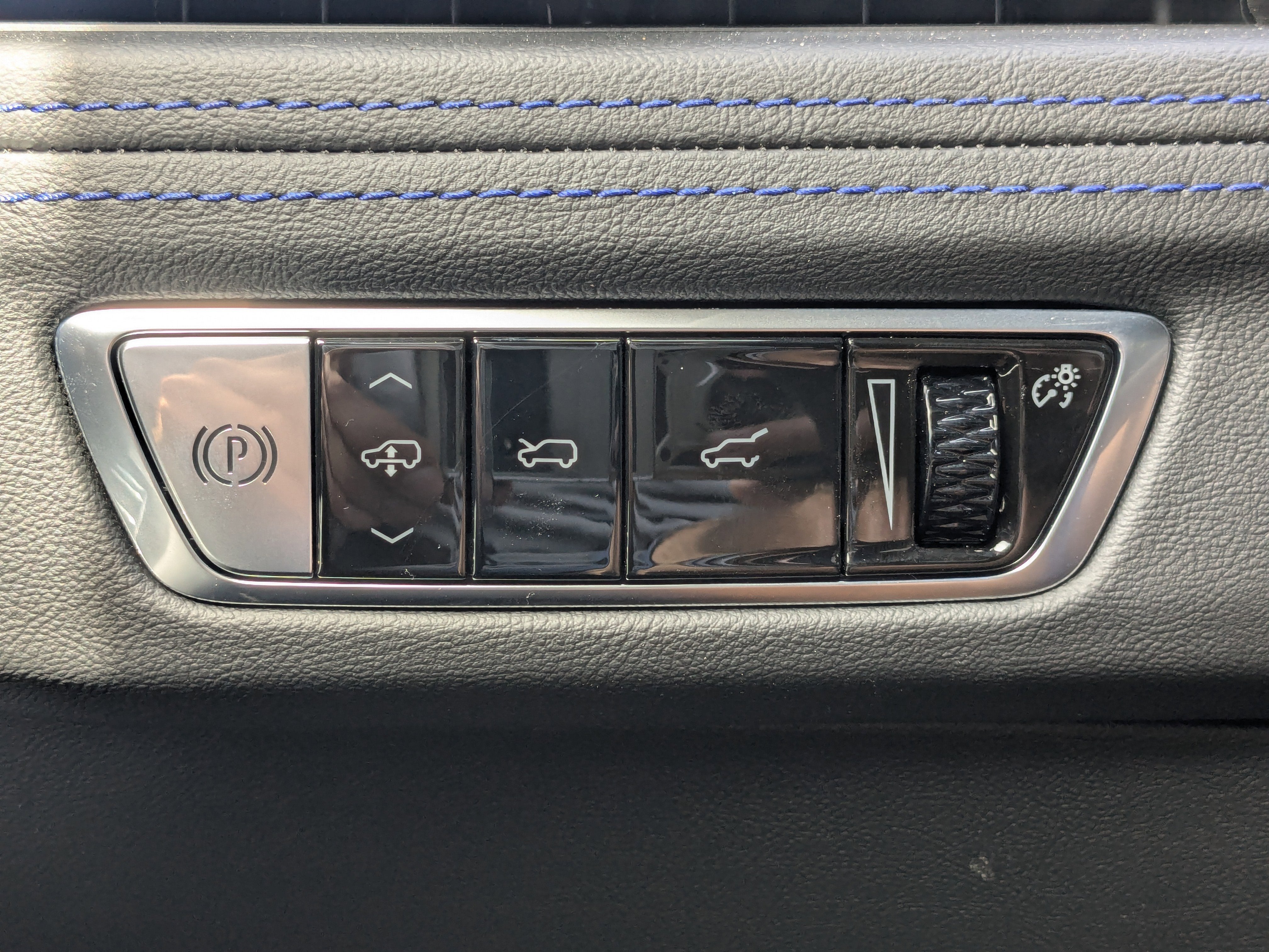 2025 Cadillac ESCALADE IQ Sport 1