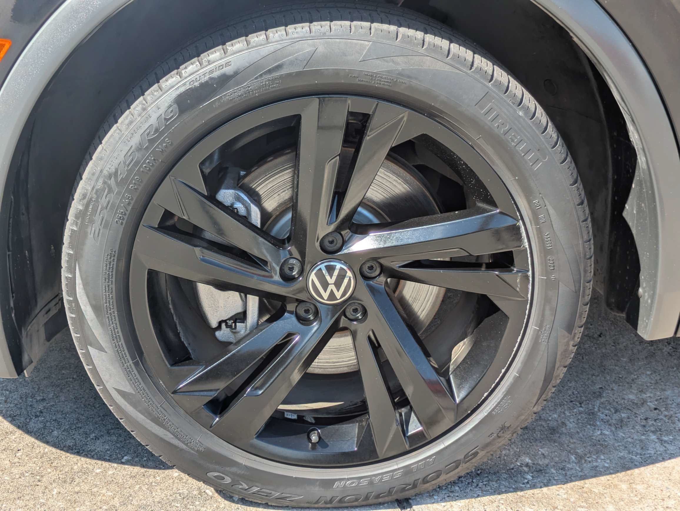 2023 Volkswagen Tiguan 2.0T SE R-Line Black