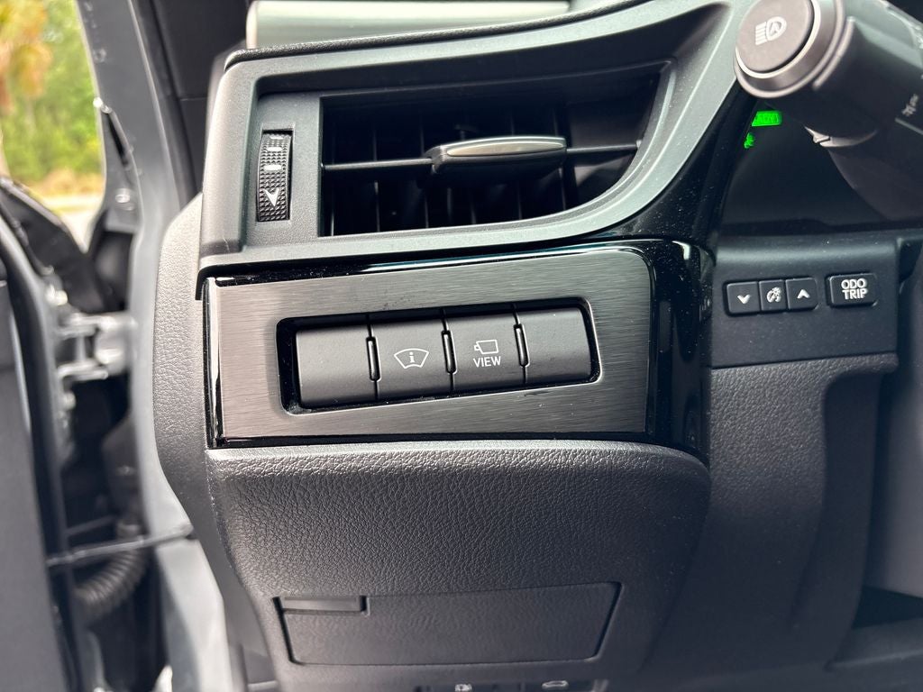 2024 Lexus ES 300h F SPORT Handling