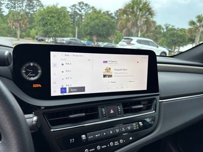 2024 Lexus ES 300h F SPORT Handling