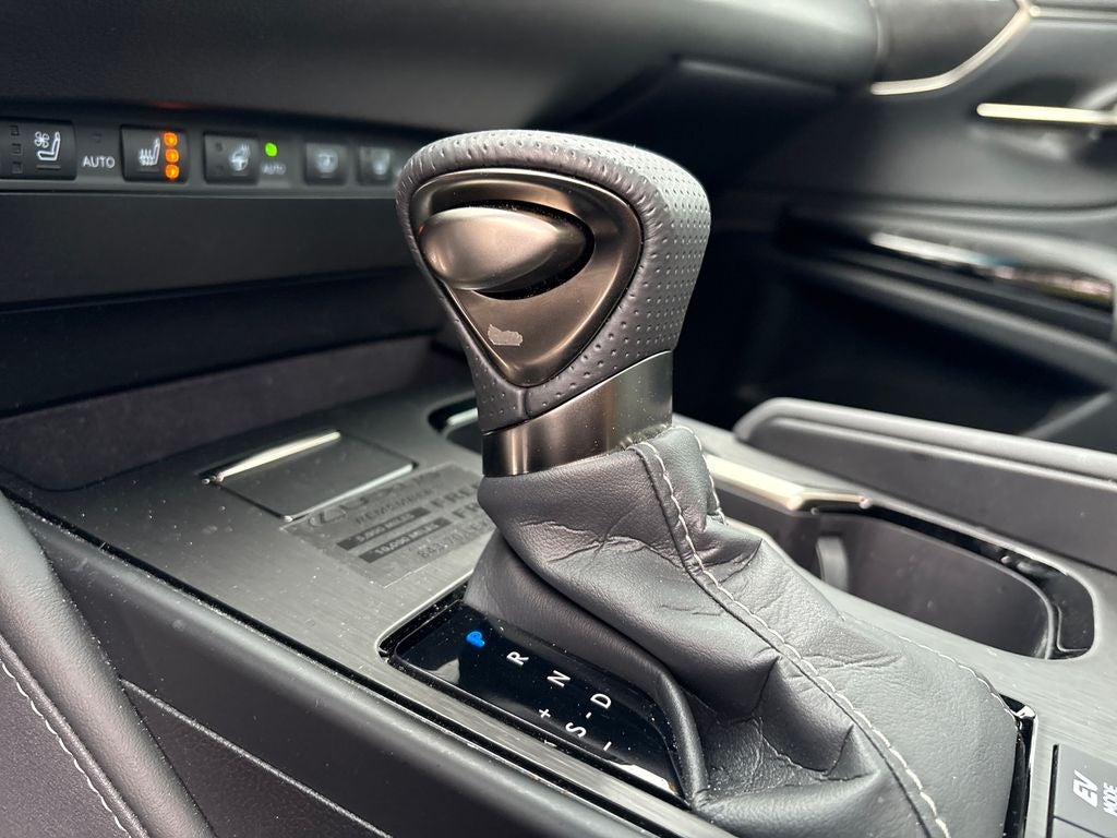 2024 Lexus ES 300h F SPORT Handling