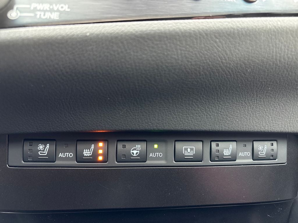 2024 Lexus ES 300h F SPORT Handling