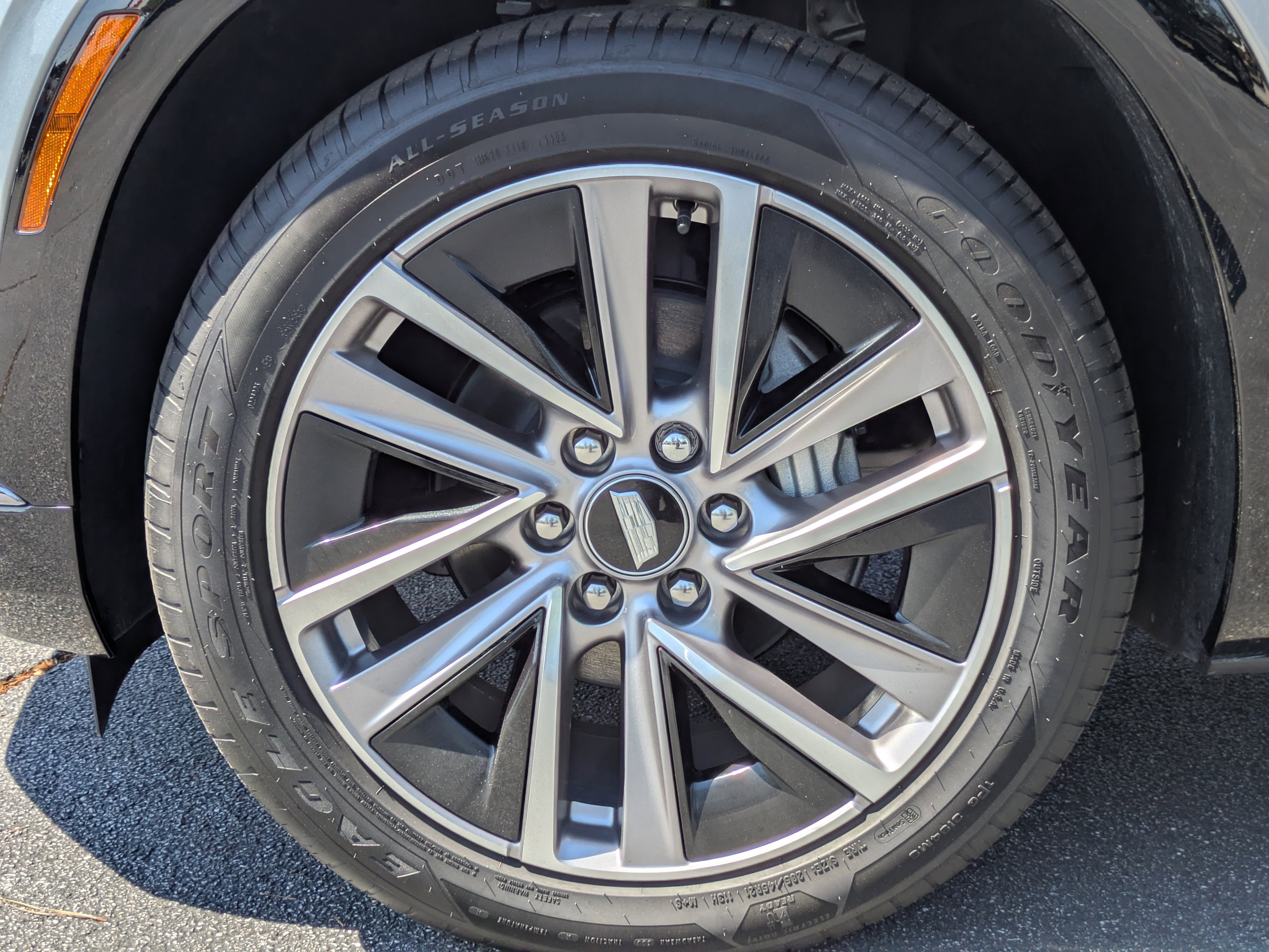 2026 Cadillac VISTIQ Sport