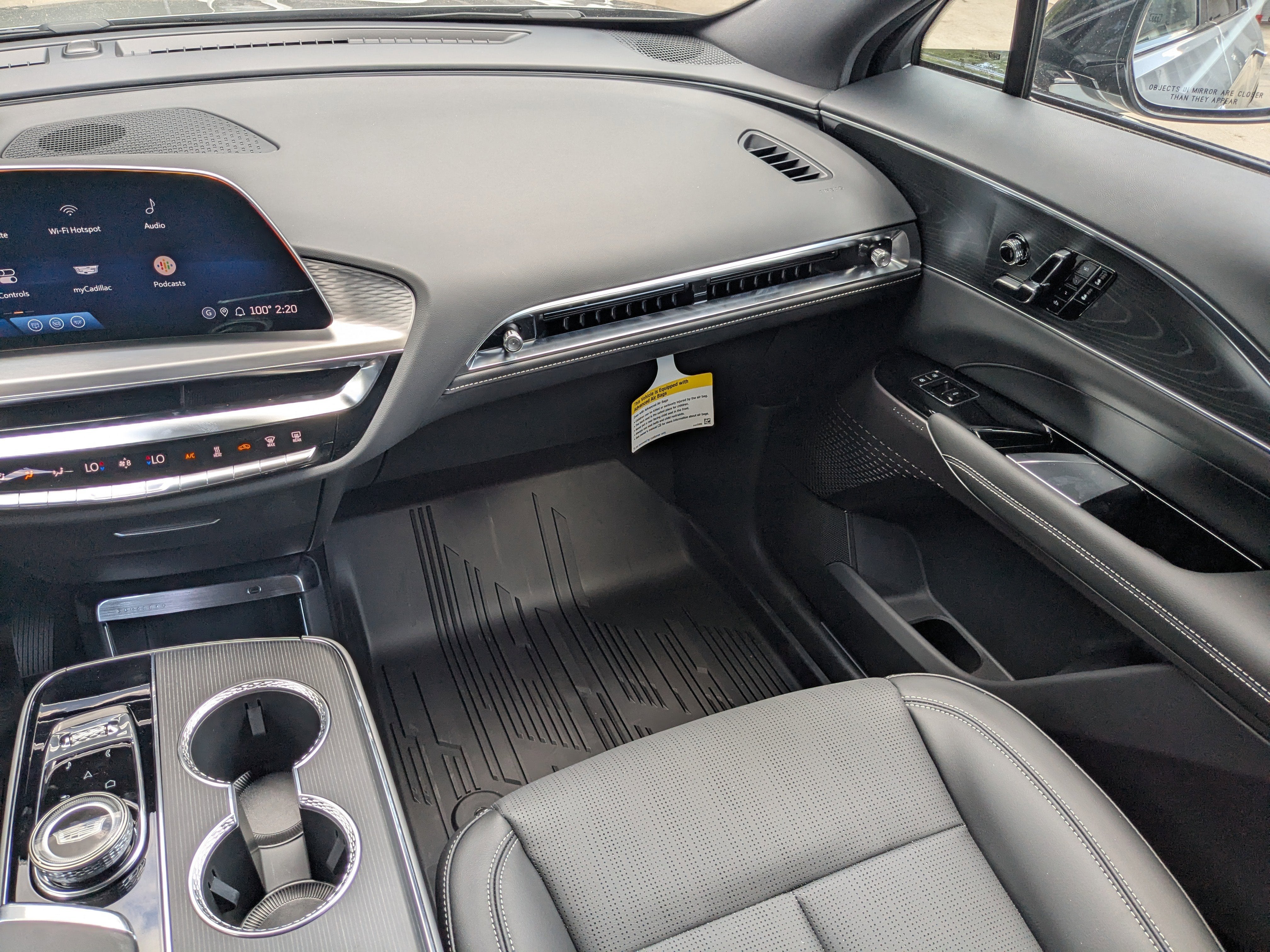 2025 Cadillac LYRIQ Luxury 1