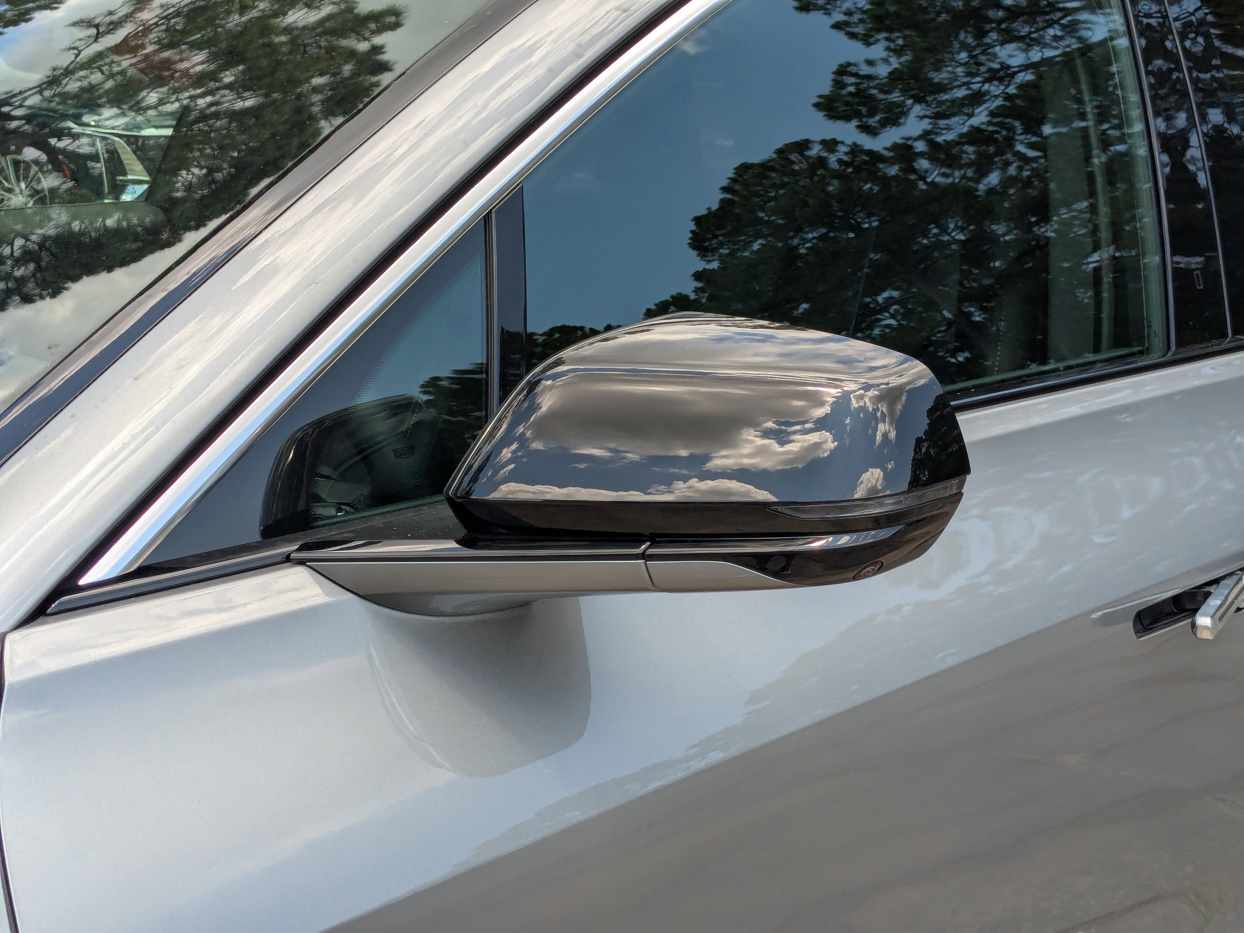 2025 Cadillac LYRIQ Luxury 1