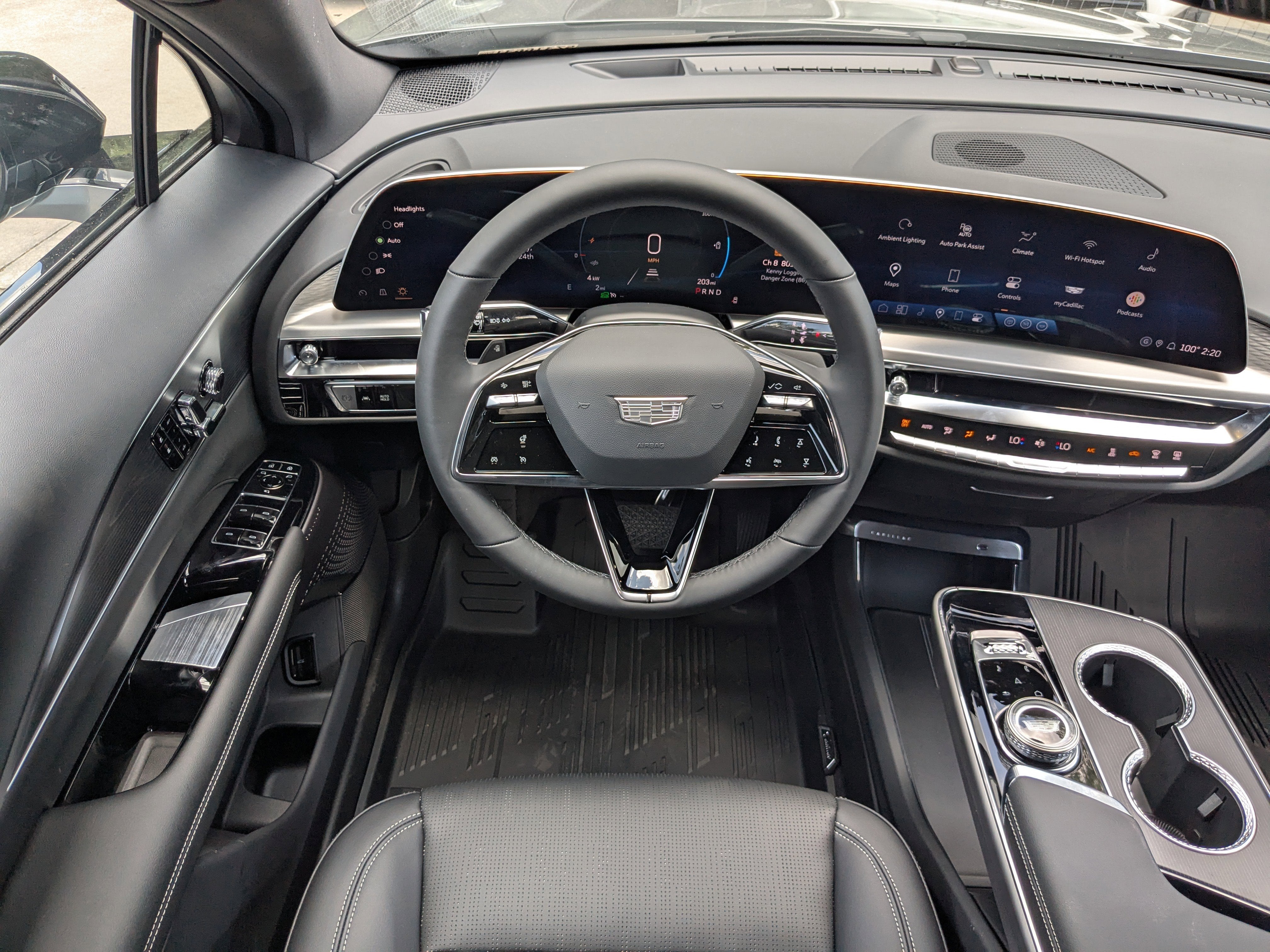 2025 Cadillac LYRIQ Luxury 1