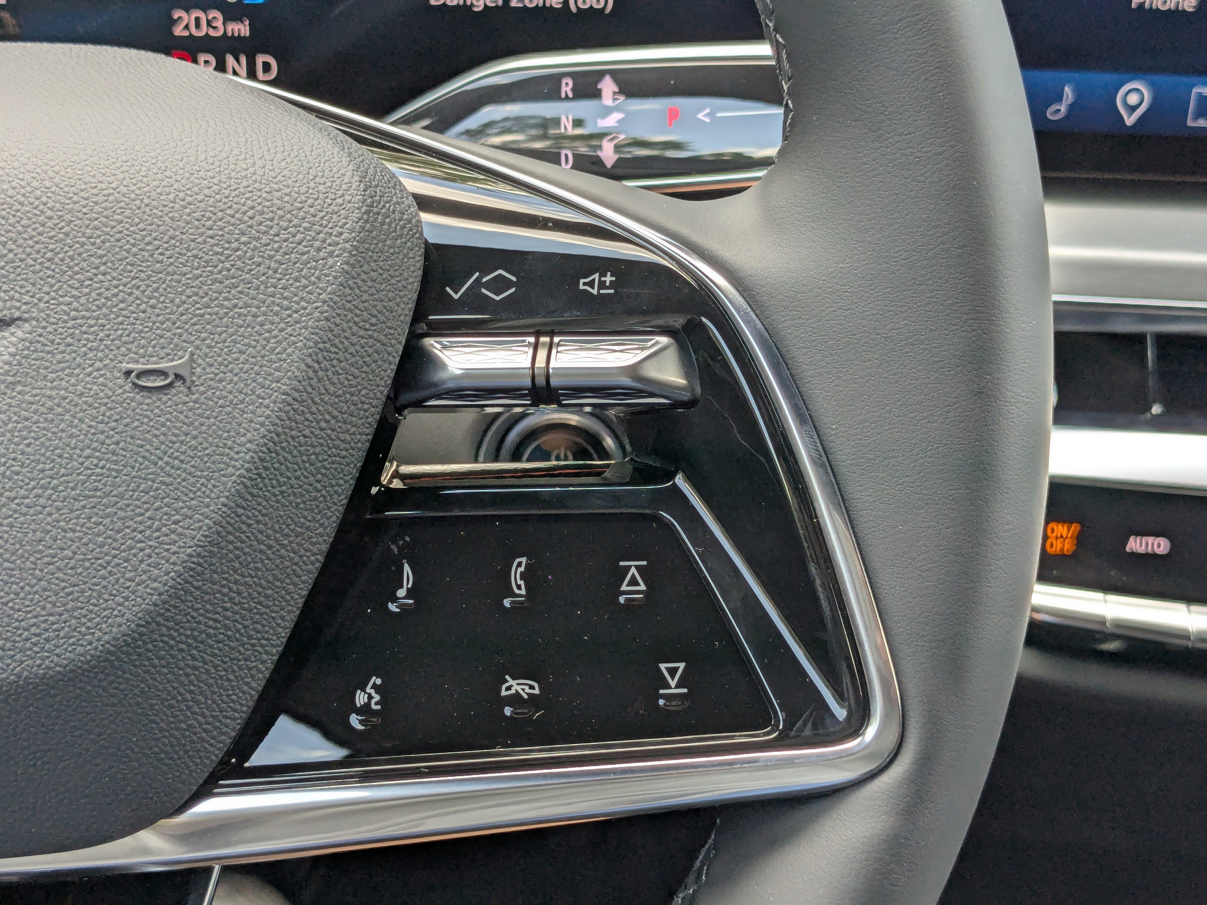 2025 Cadillac LYRIQ Luxury 1