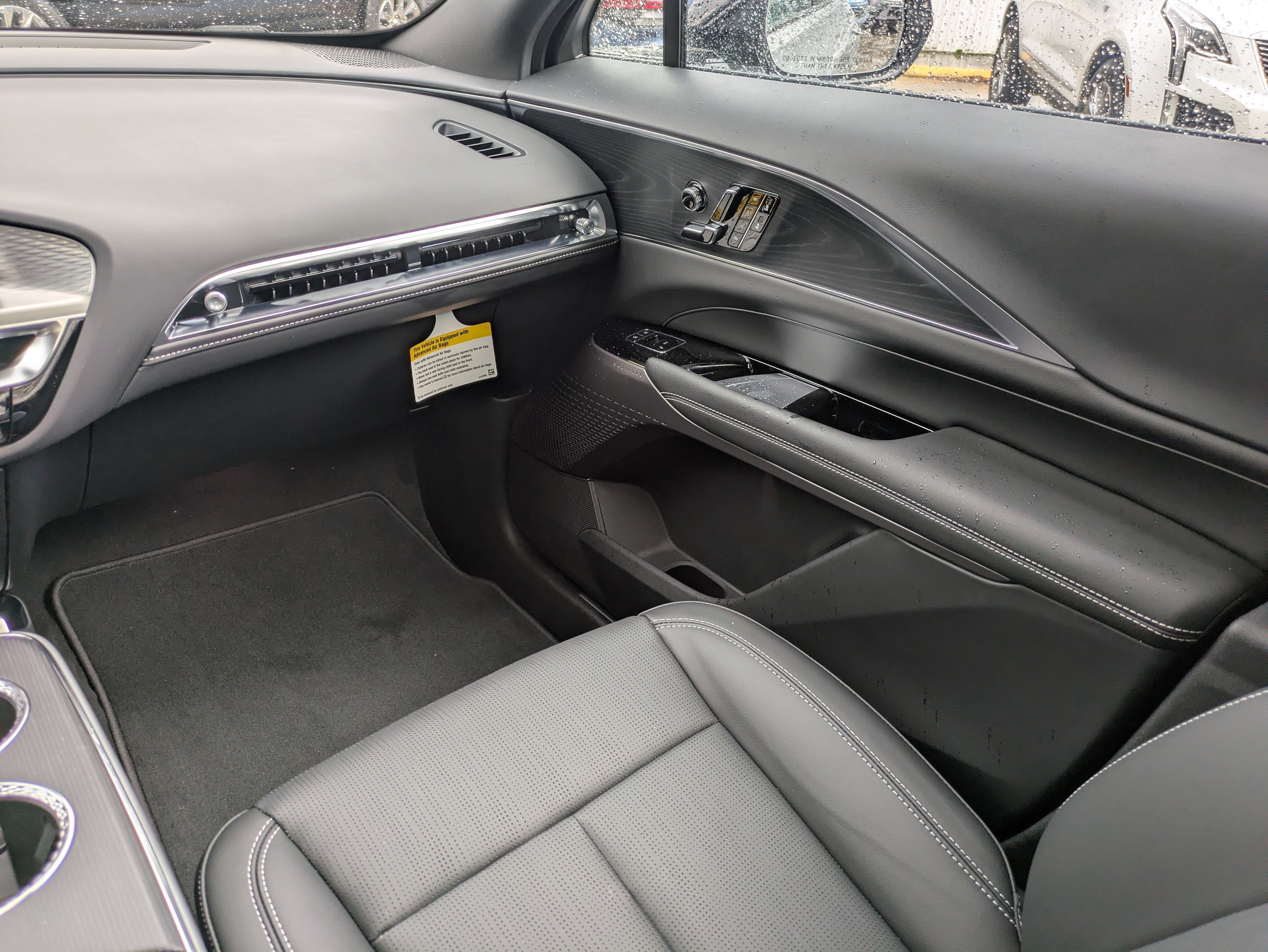 2025 Cadillac LYRIQ Luxury 1