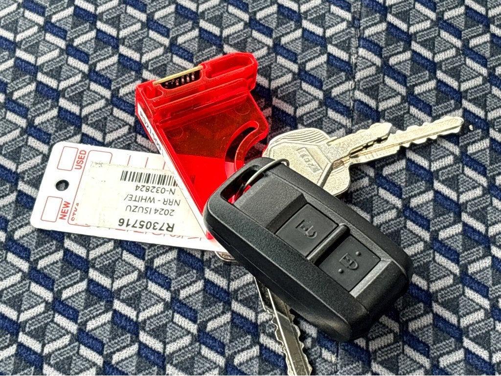 2024 Isuzu NRR 212 WB