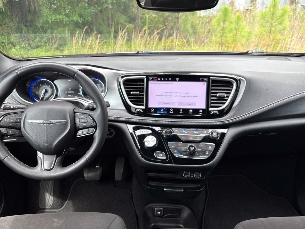 2024 Chrysler Pacifica Touring
