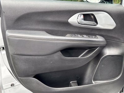2024 Chrysler Pacifica Touring